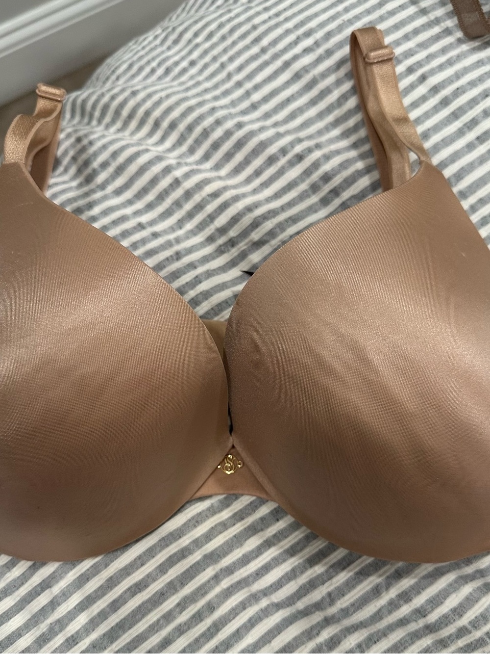 Victoria Secret Bra in Nude Tan - Women, in good condition size 34 DD